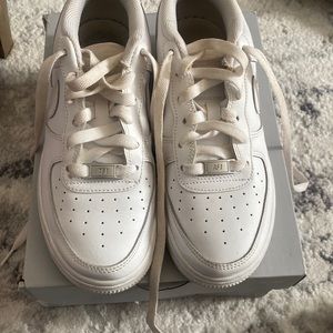 Air Force 1, Grade School (GS) Size 4.5!!- Unisex - White